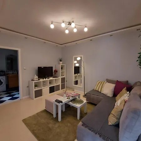 Center Danube Street 公寓